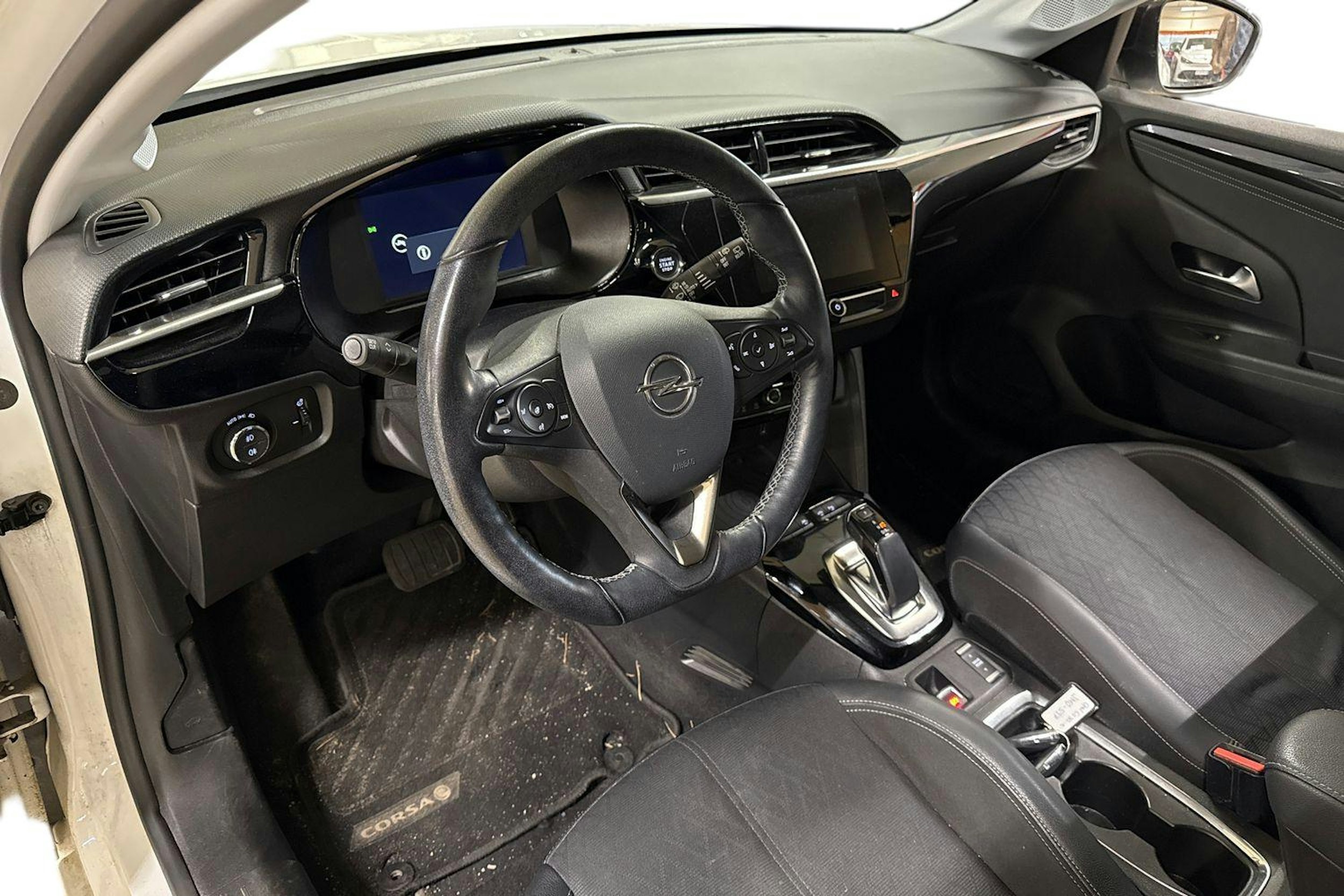 valkoinen Opel Corsa-e 2020 kuva 3.