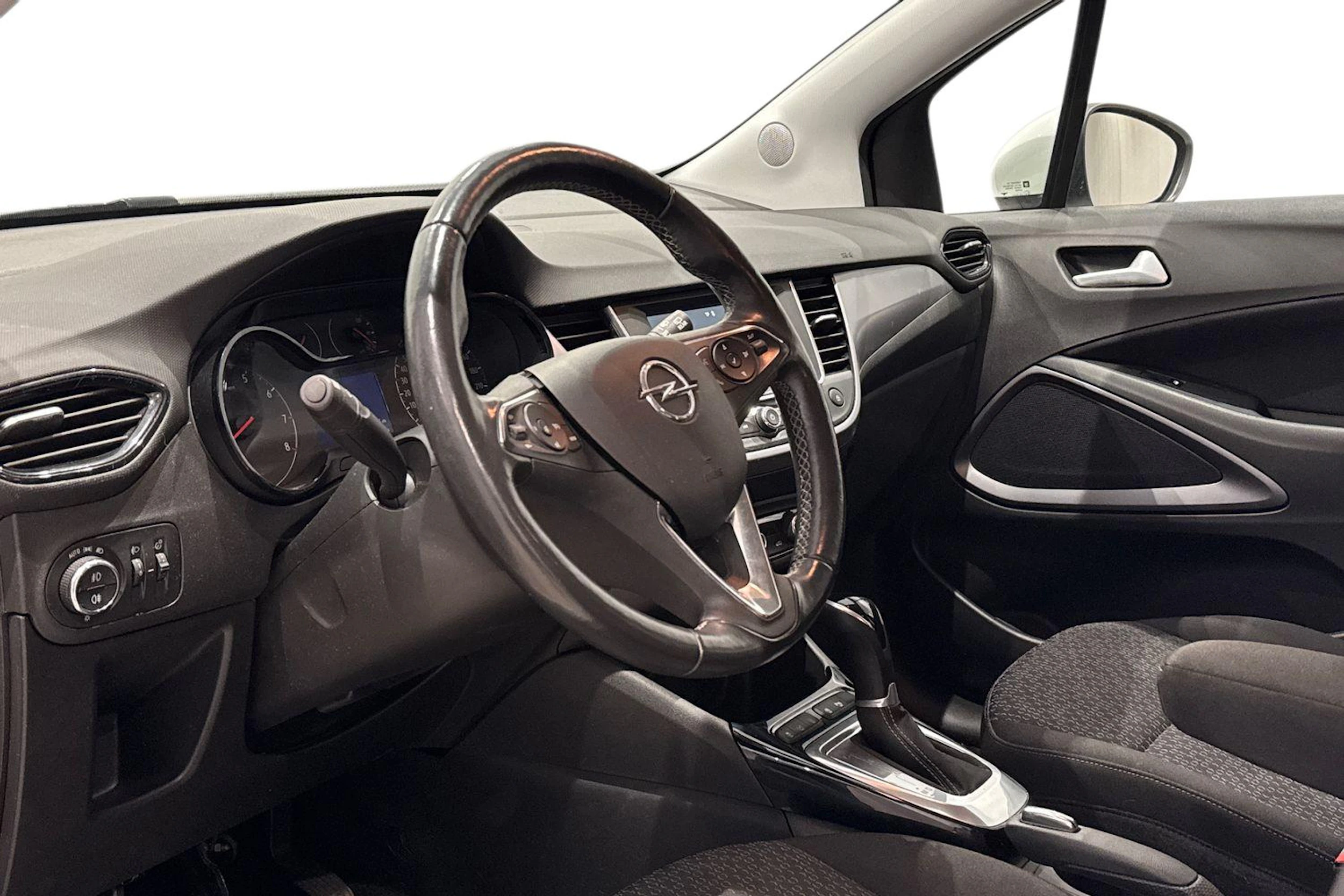 valkoinen Opel Crossland 2021 kuva 8.