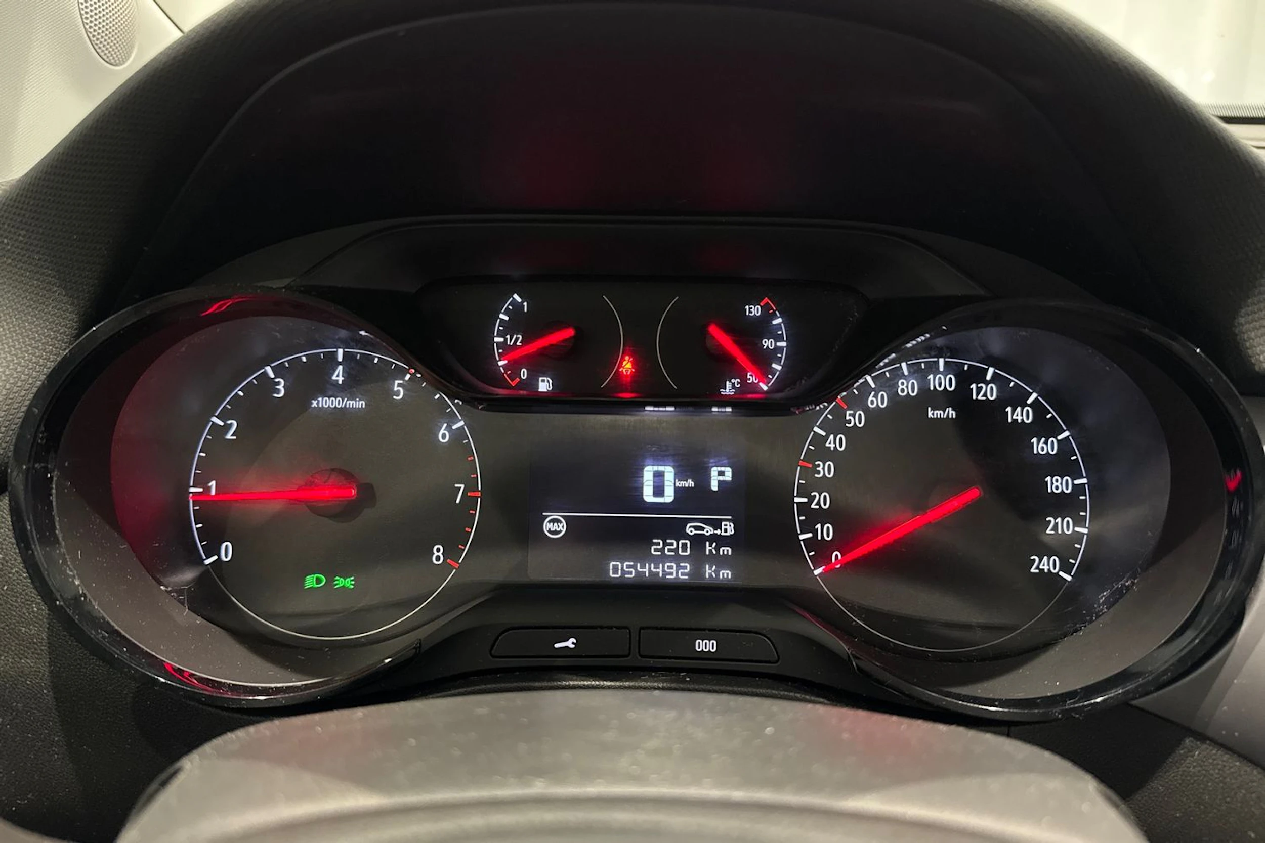 valkoinen Opel Crossland 2021 kuva 20.