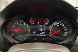 valkoinen Opel Crossland 2021 kuva 20.