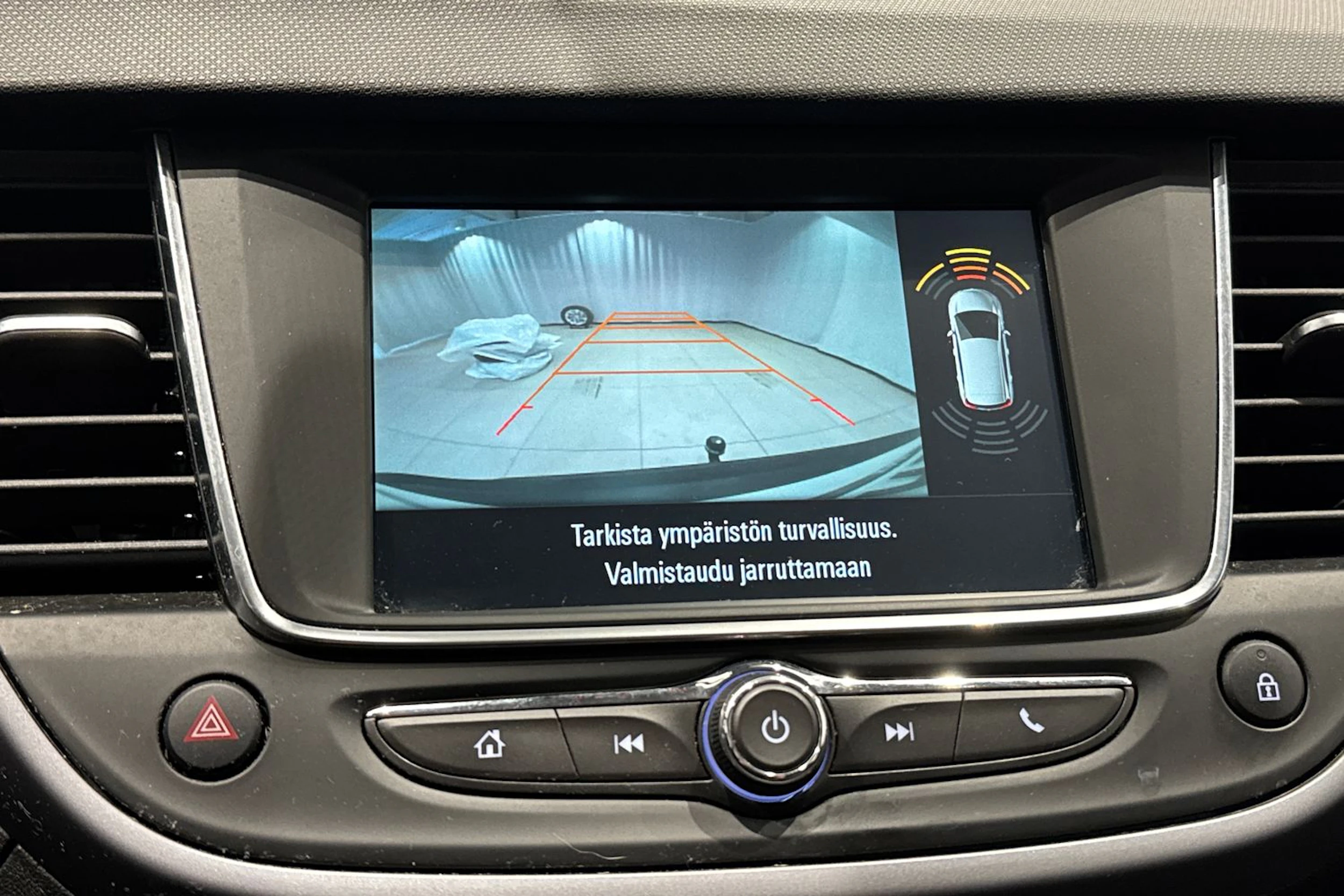 valkoinen Opel Crossland 2021 kuva 22.