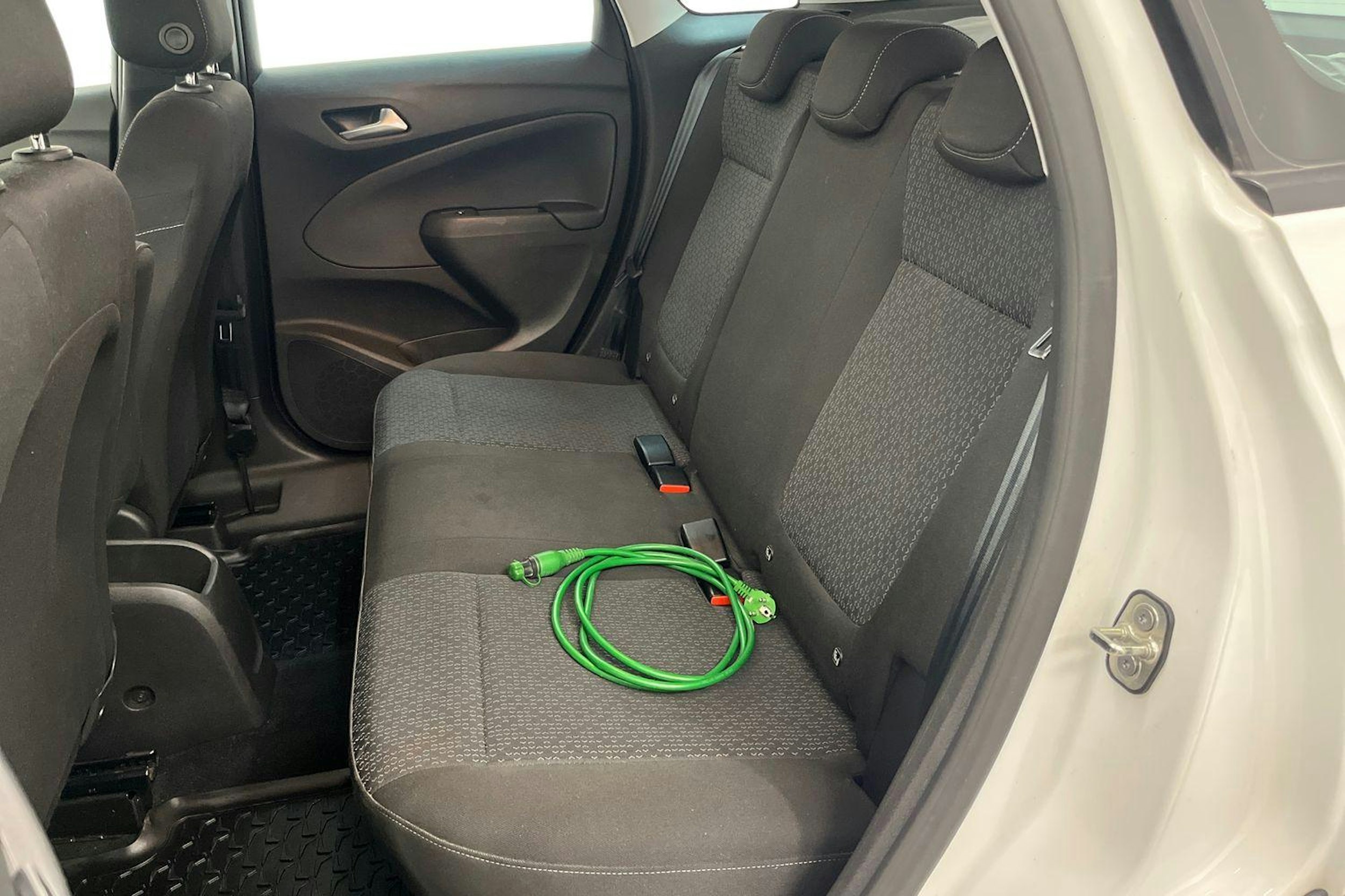 Valkoinen Opel Crossland 2021 kuva 10.