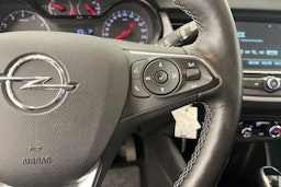 Valkoinen Opel Crossland 2021 kuva 17.