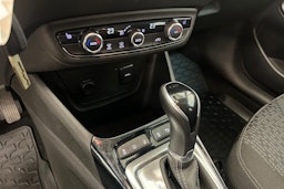 Valkoinen Opel Crossland 2021 kuva 19.