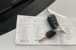 Valkoinen Opel Crossland 2021 kuva 25.