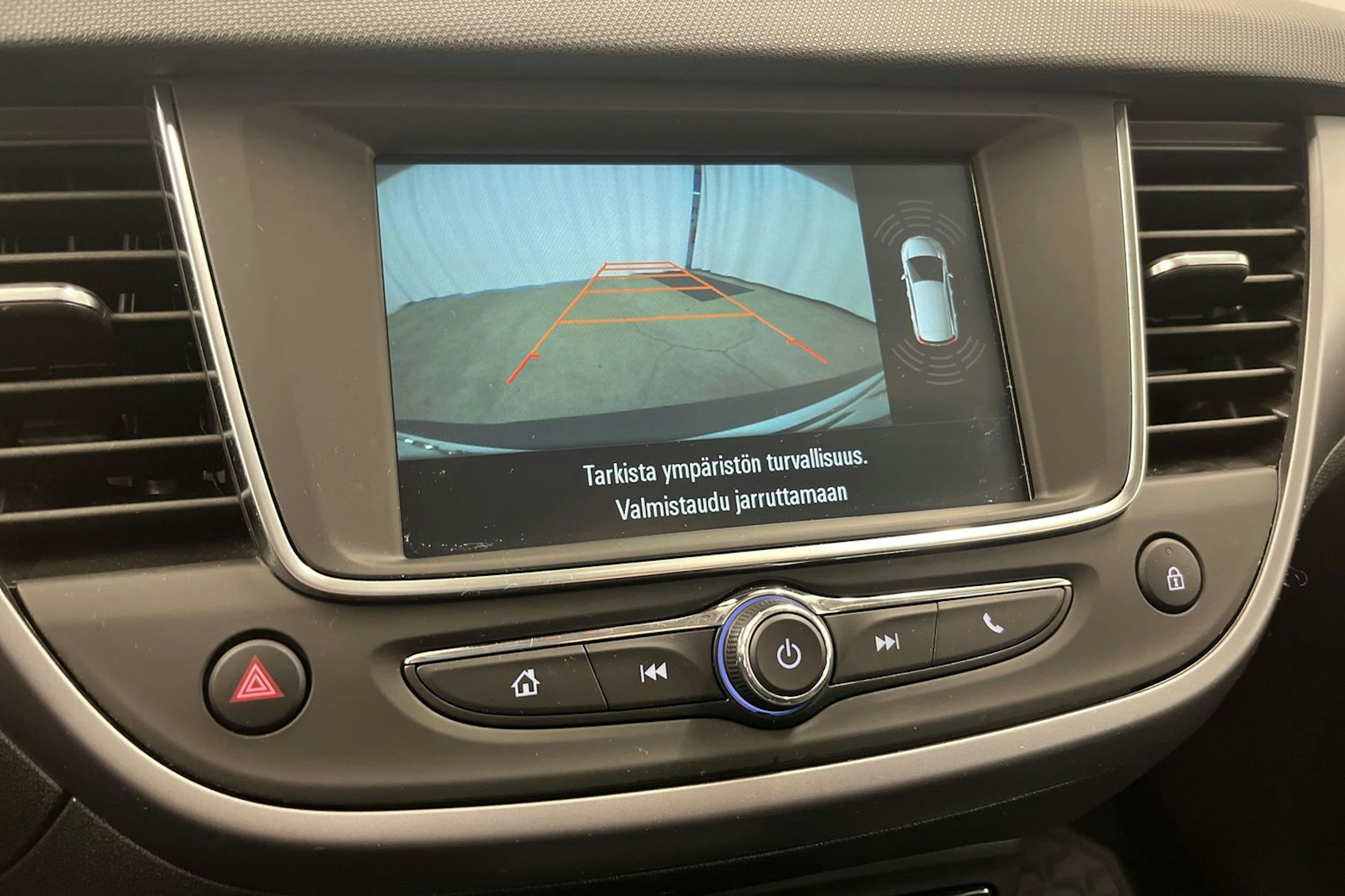 Valkoinen Opel Crossland 2021 kuva 26.