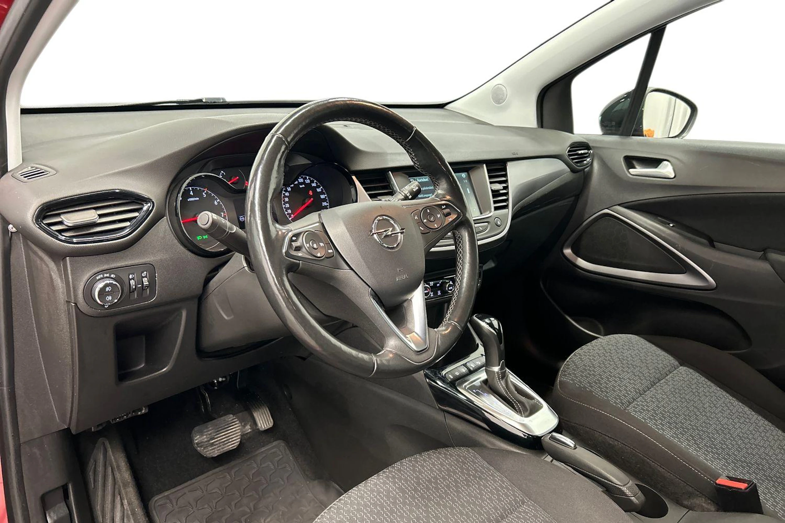 punainen Opel Crossland 2021 kuva 6.