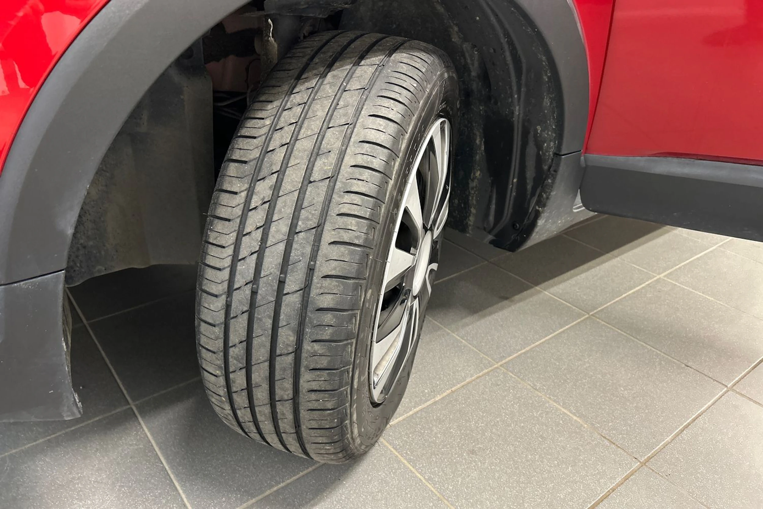 punainen Opel Crossland 2021 kuva 10.