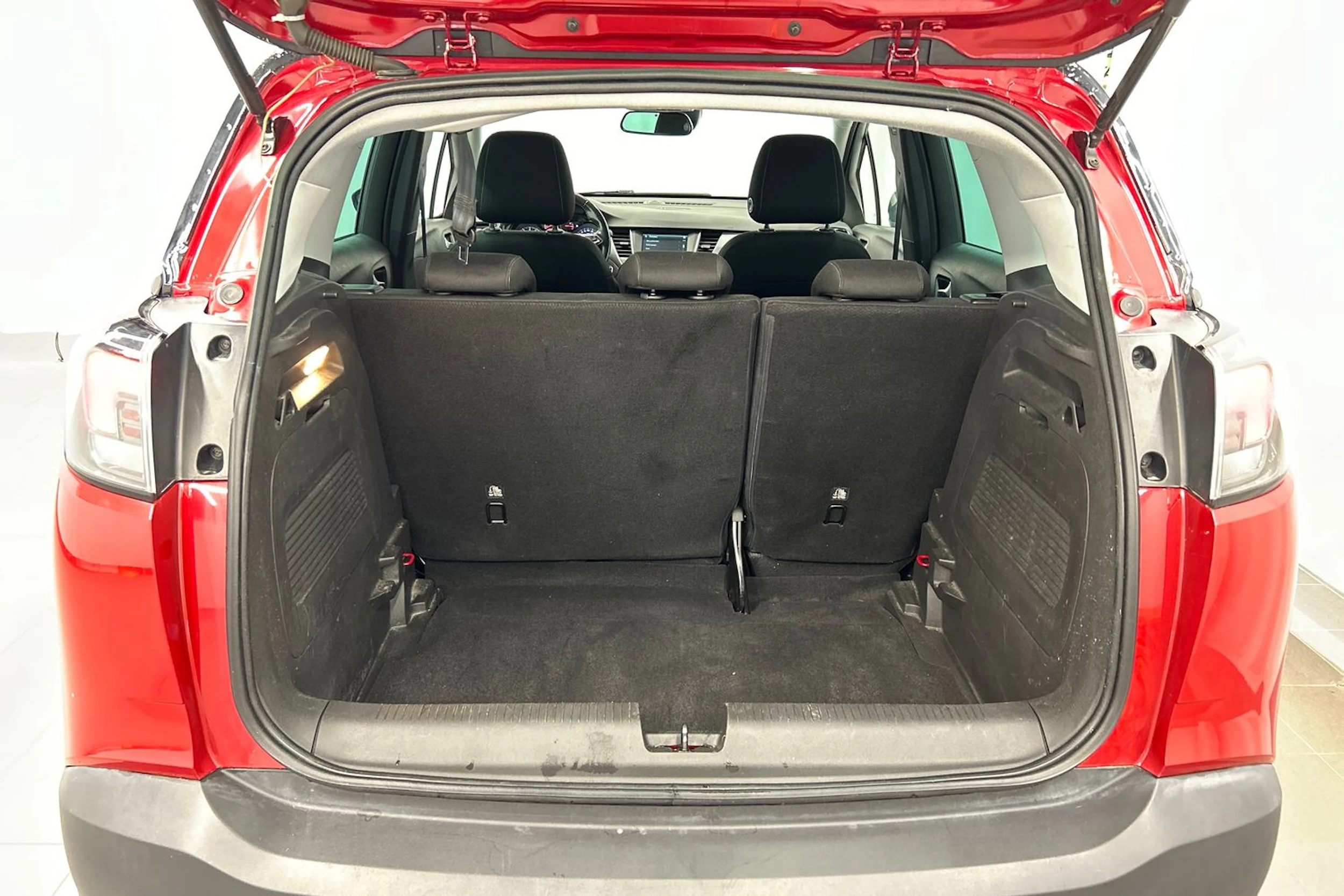 punainen Opel Crossland 2021 kuva 12.