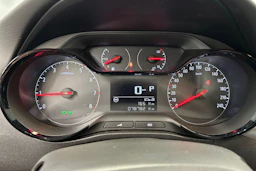 punainen Opel Crossland 2021 kuva 16.