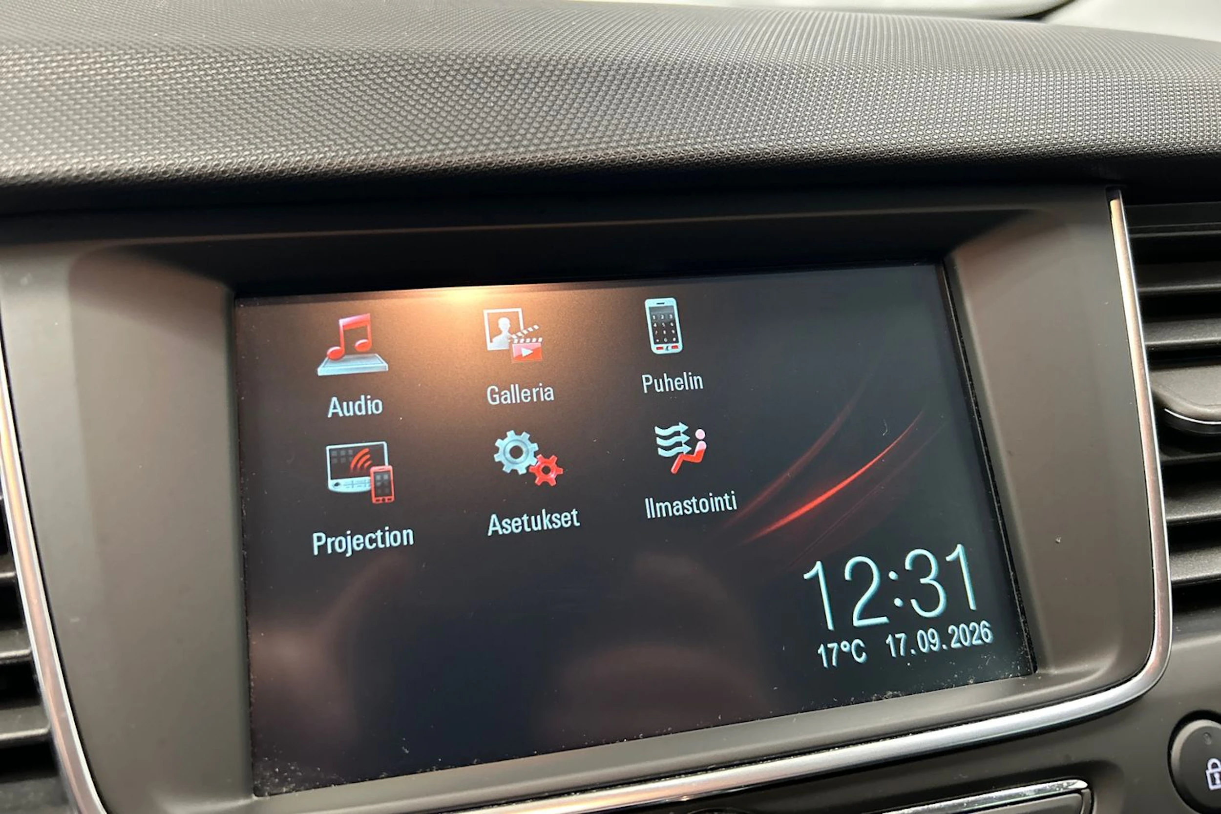 punainen Opel Crossland 2021 kuva 19.
