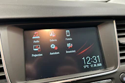 punainen Opel Crossland 2021 kuva 19.