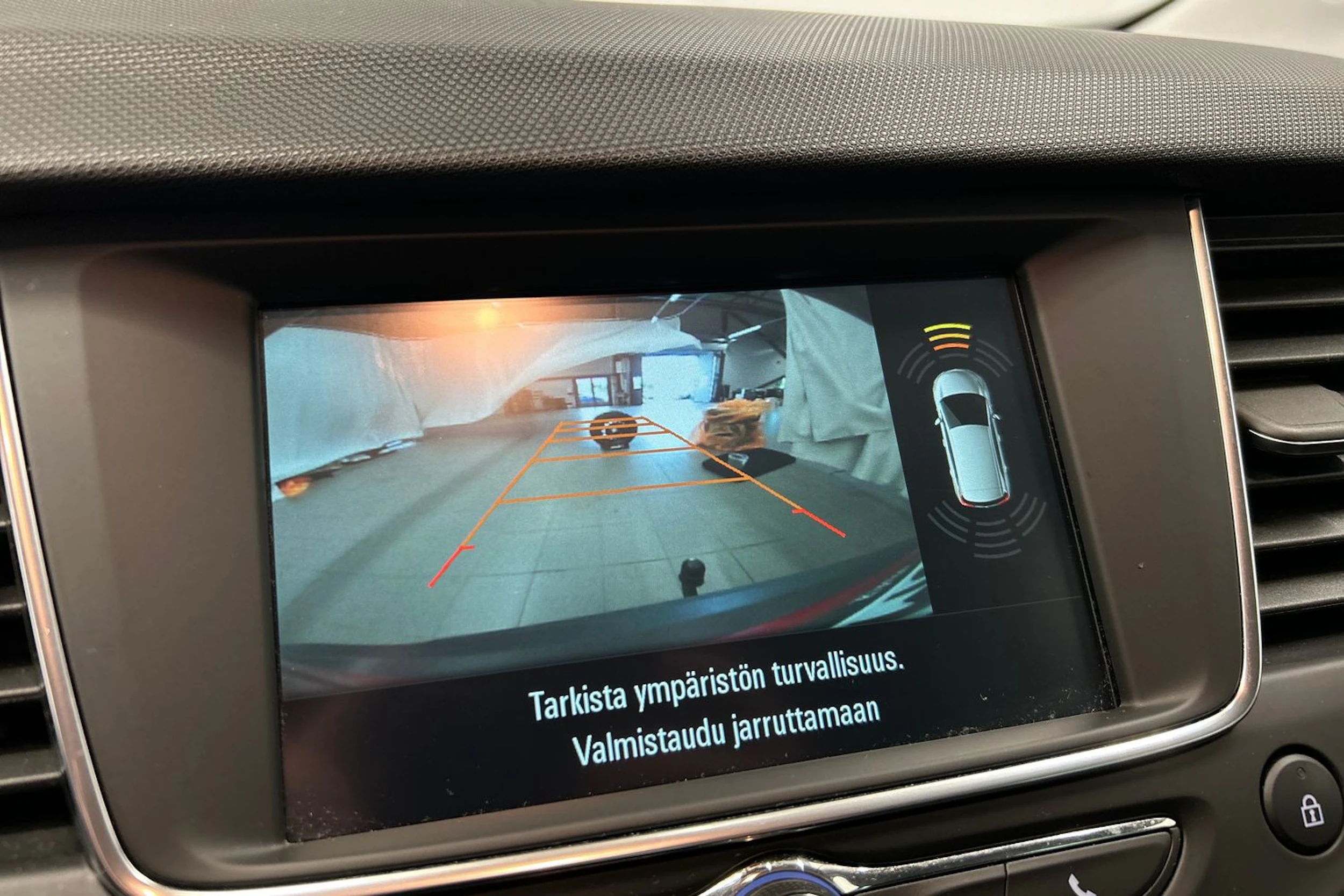 punainen Opel Crossland 2021 kuva 21.