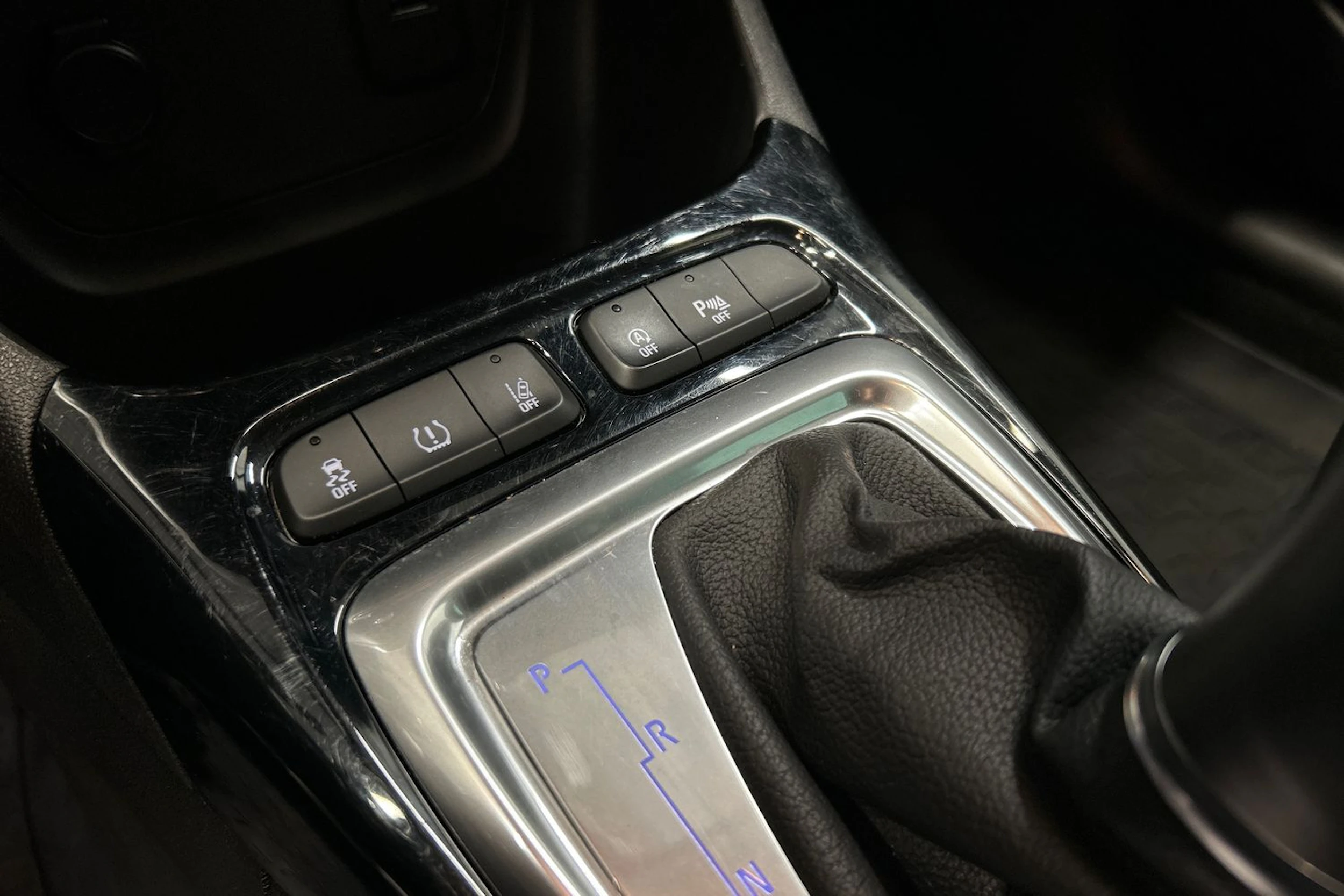 punainen Opel Crossland 2021 kuva 24.
