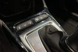 punainen Opel Crossland 2021 kuva 24.
