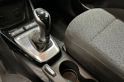 punainen Opel Crossland 2021 kuva 25.