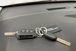 punainen Opel Crossland 2021 kuva 26.