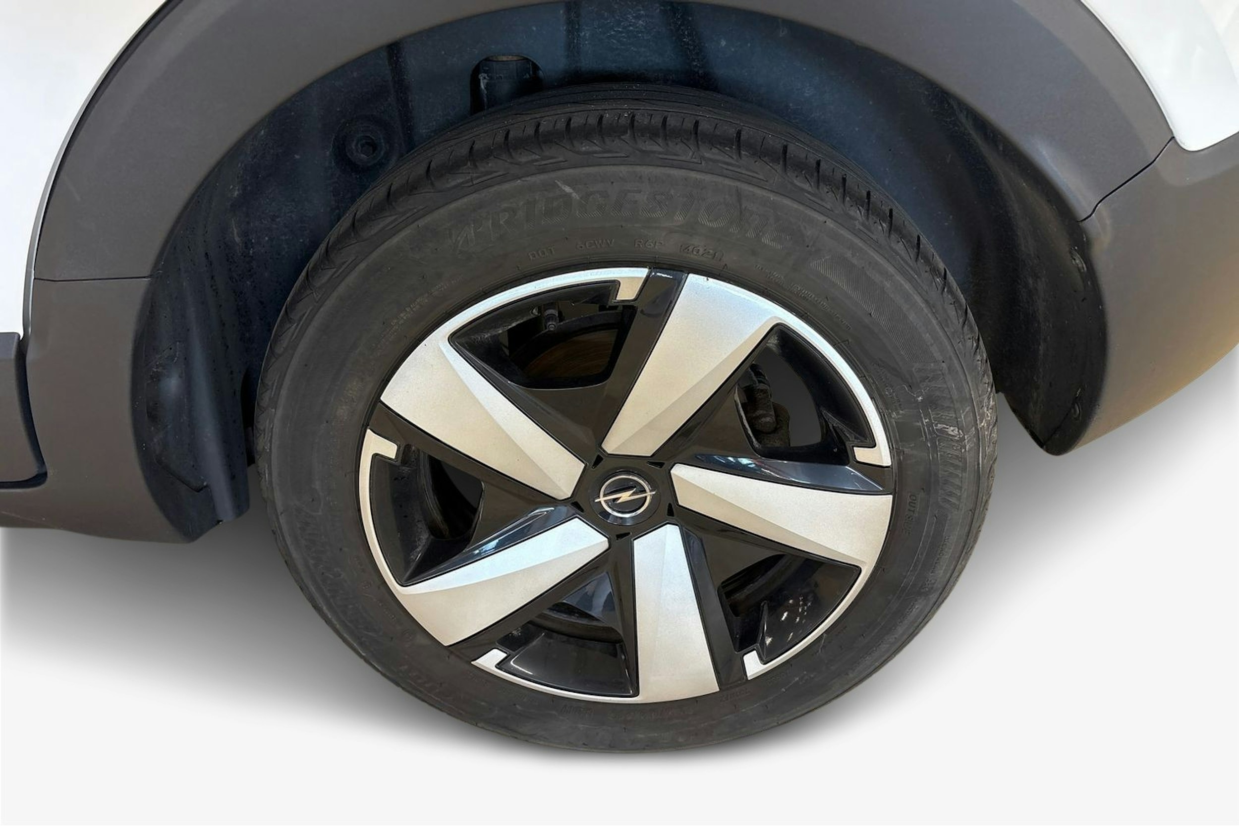valkoinen Opel Crossland 2022 kuva 11.