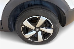 valkoinen Opel Crossland 2022 kuva 11.