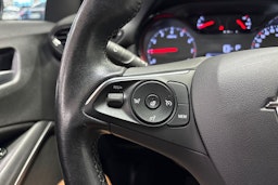 valkoinen Opel Crossland 2022 kuva 16.