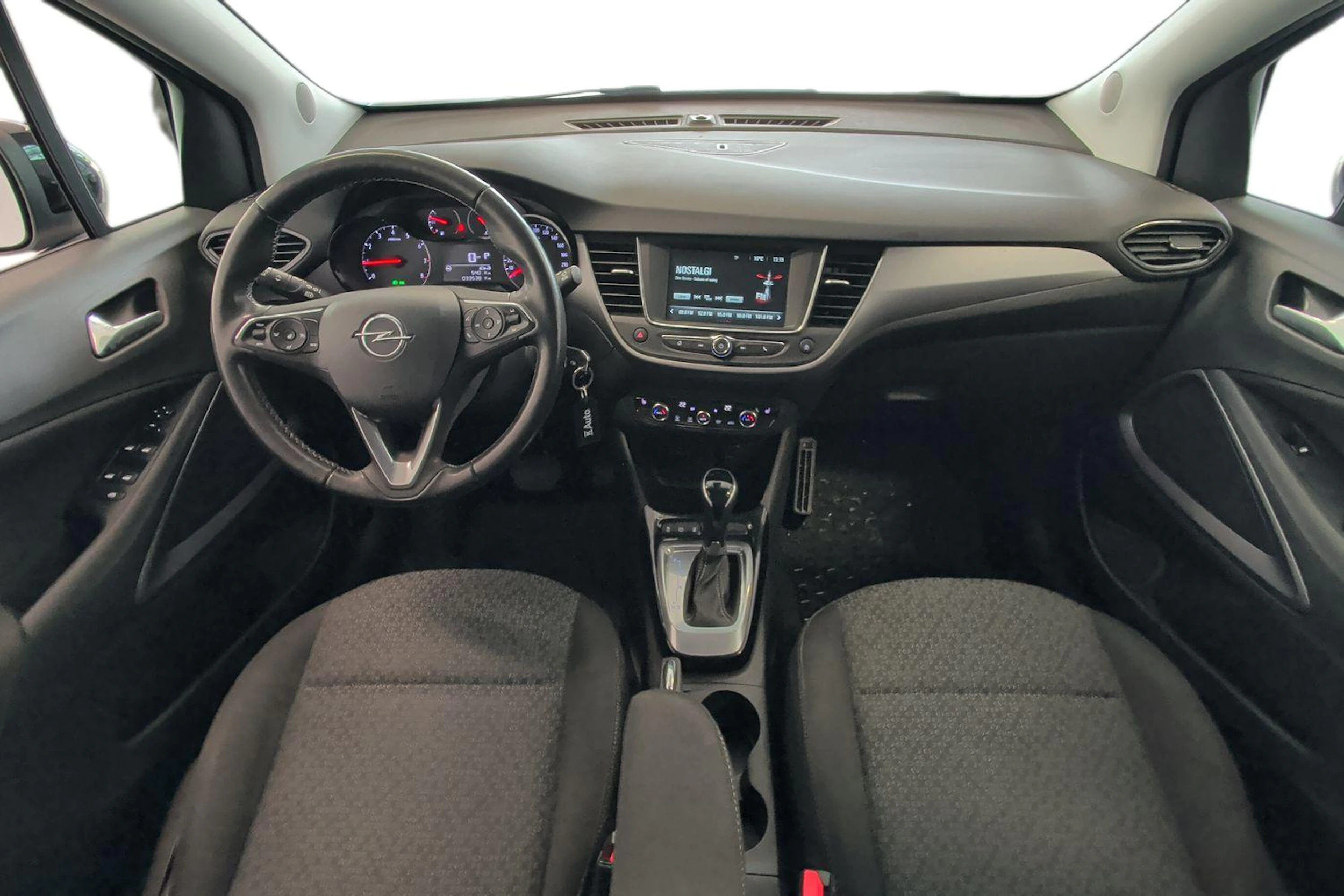 valkoinen Opel Crossland 2022 kuva 7.
