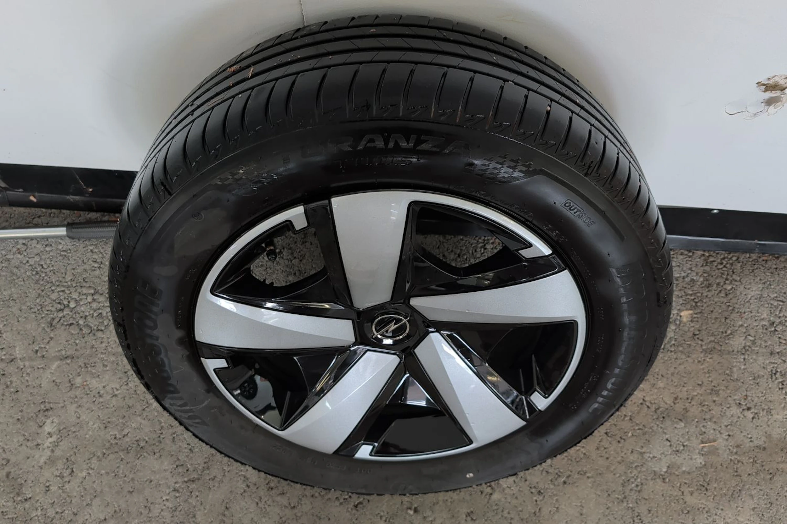 valkoinen Opel Crossland 2022 kuva 10.