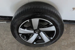 valkoinen Opel Crossland 2022 kuva 10.