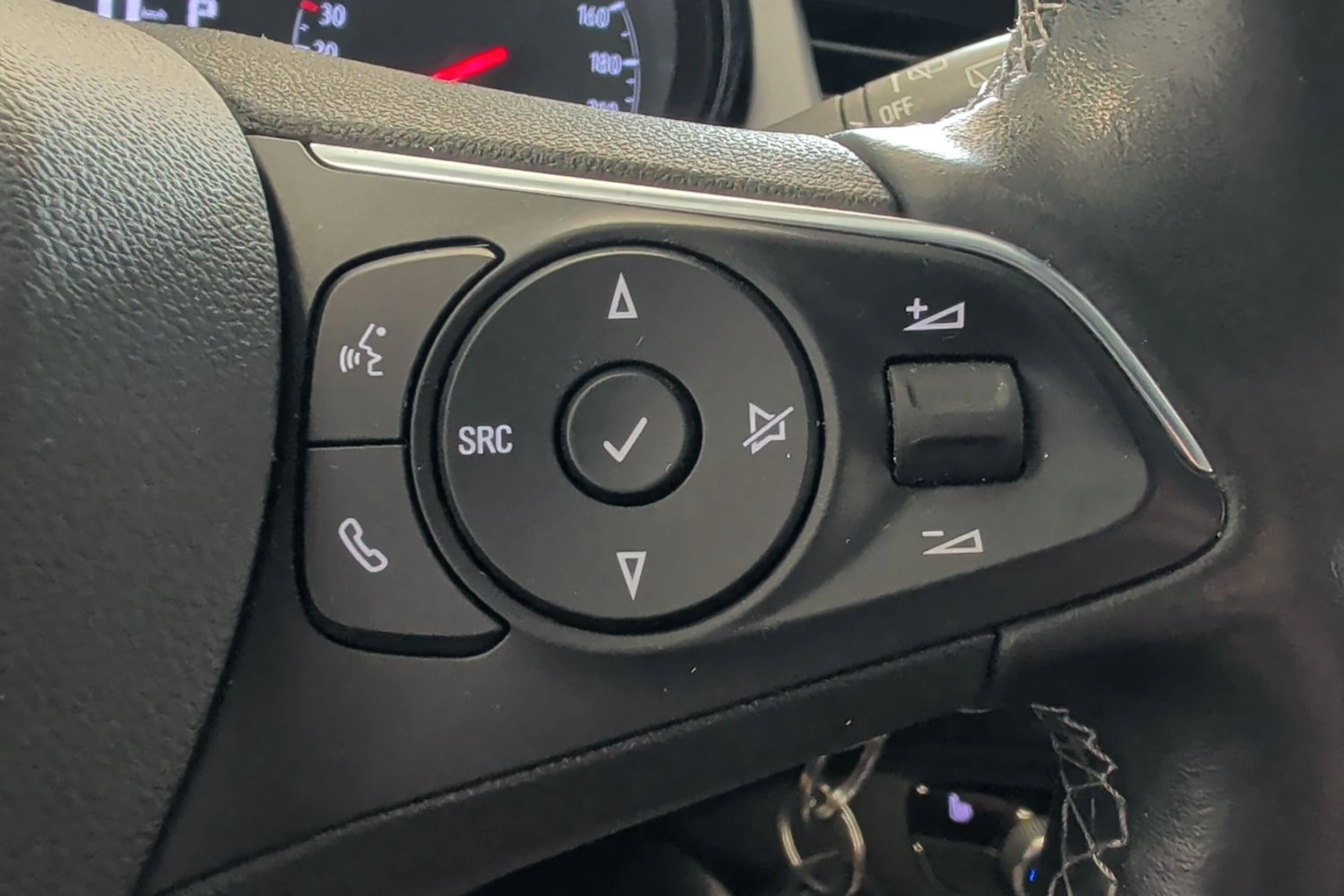 valkoinen Opel Crossland 2022 kuva 17.
