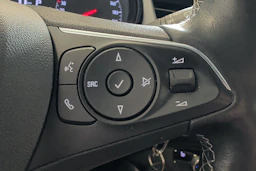 valkoinen Opel Crossland 2022 kuva 17.