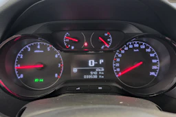 valkoinen Opel Crossland 2022 kuva 18.