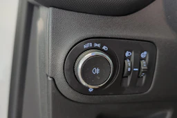 valkoinen Opel Crossland 2022 kuva 19.