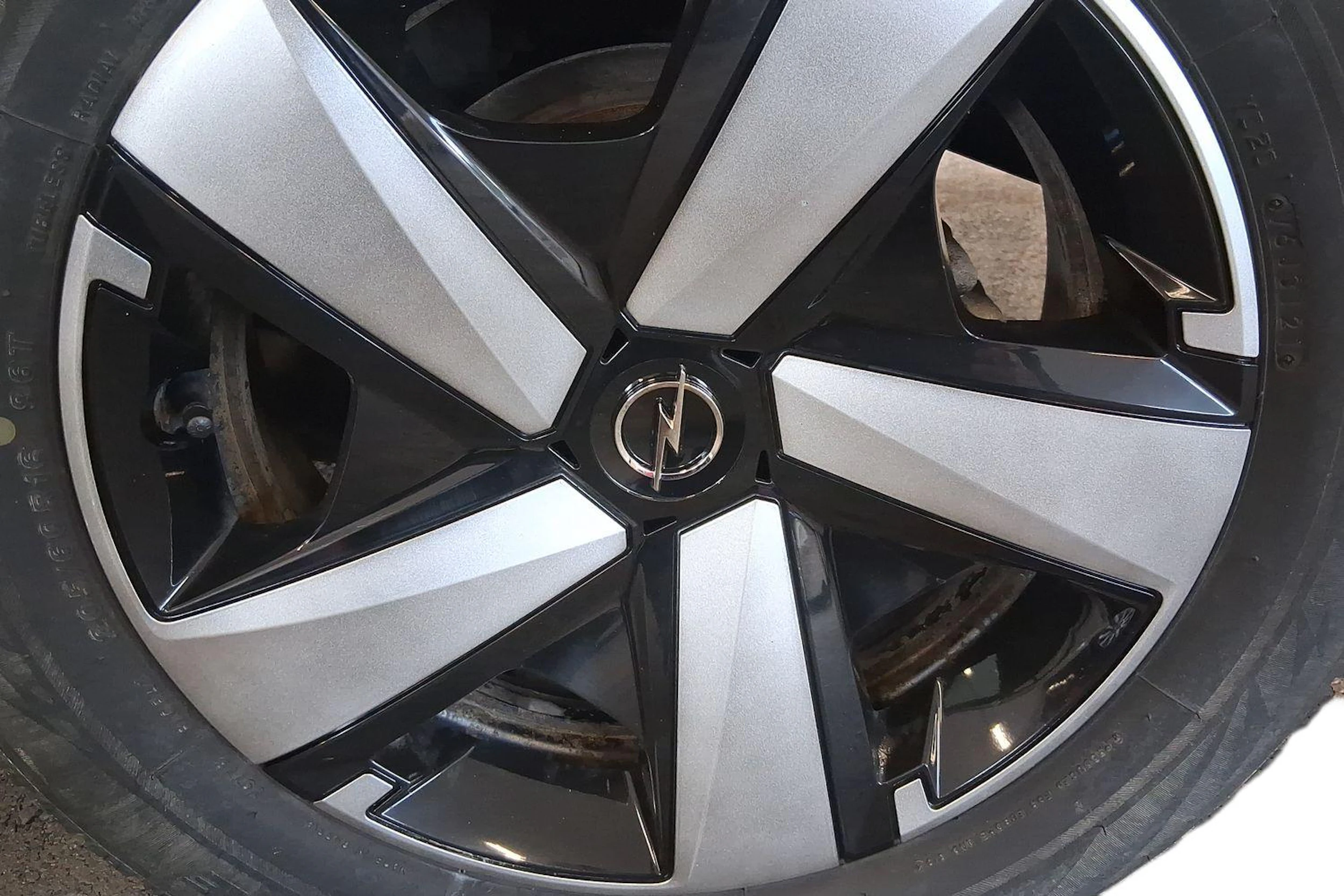 valkoinen Opel Crossland 2022 kuva 9.