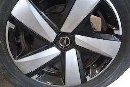 valkoinen Opel Crossland 2022 kuva 9.