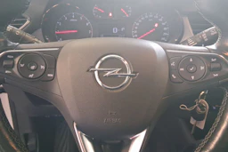 valkoinen Opel Crossland 2022 kuva 13.