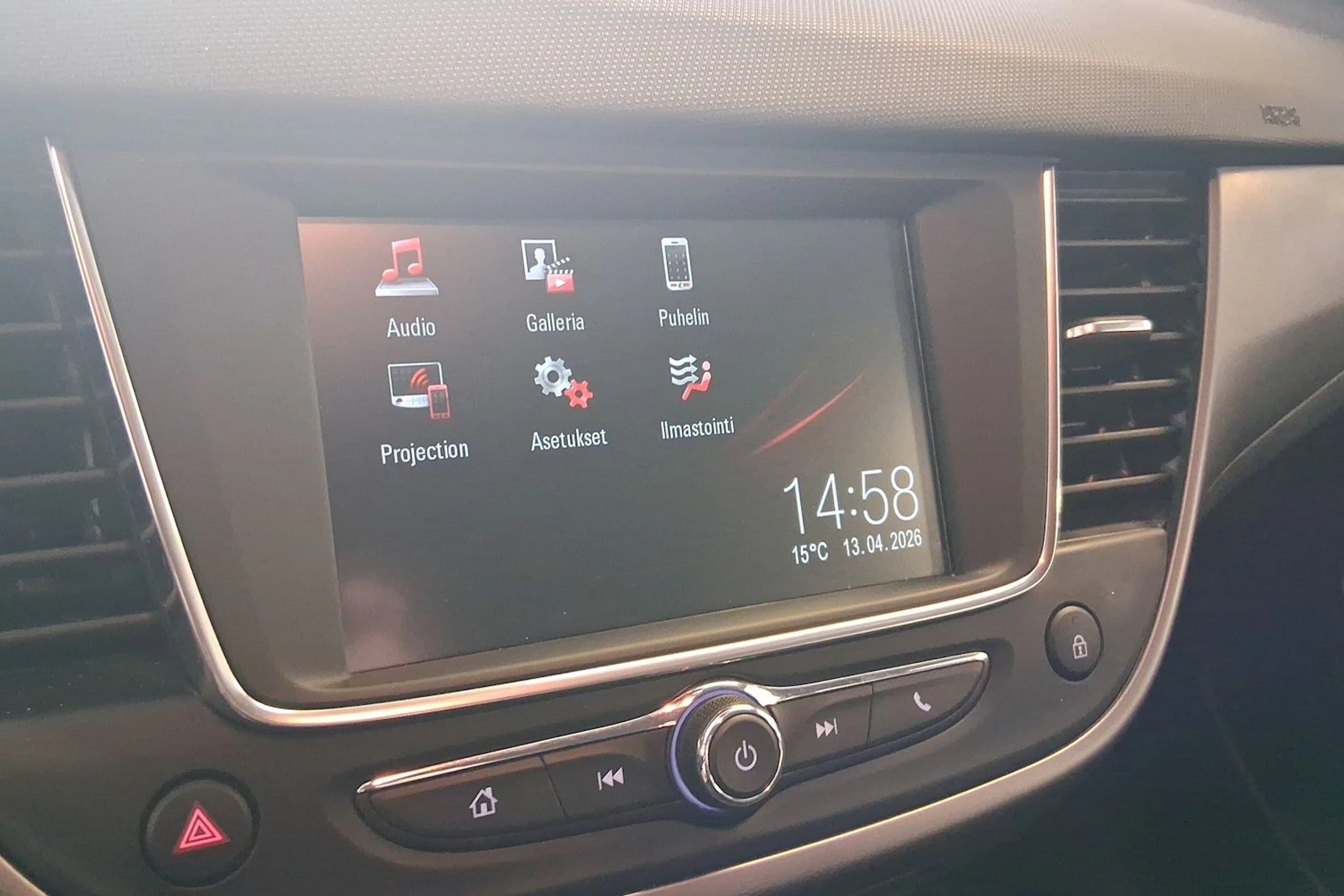 valkoinen Opel Crossland 2022 kuva 14.