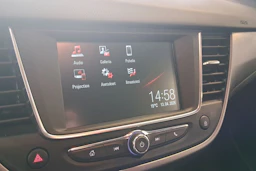 valkoinen Opel Crossland 2022 kuva 14.