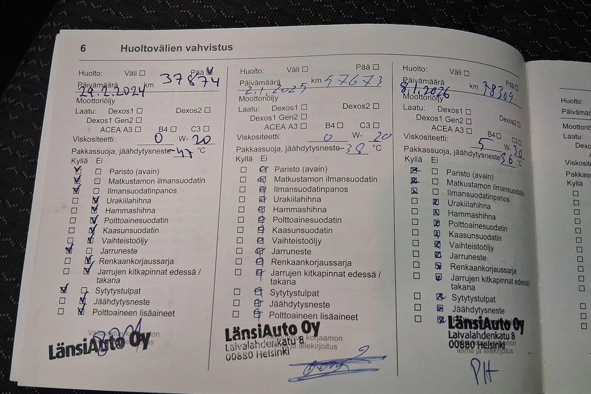 valkoinen Opel Crossland 2022 kuva 16.