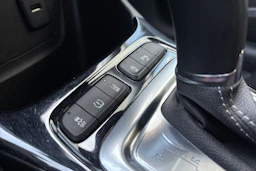 punainen Opel Crossland 2024 kuva 6.