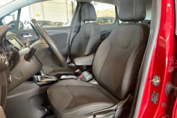 punainen Opel Crossland 2024 kuva 15.