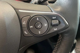 punainen Opel Crossland 2024 kuva 18.