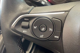 punainen Opel Crossland 2024 kuva 19.