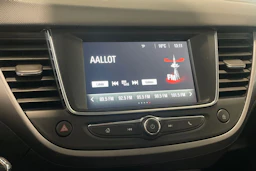 punainen Opel Crossland 2024 kuva 21.