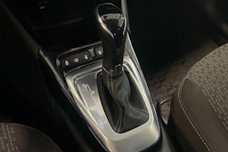 punainen Opel Crossland 2024 kuva 26.