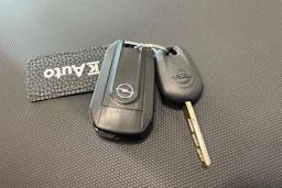 punainen Opel Crossland 2024 kuva 30.