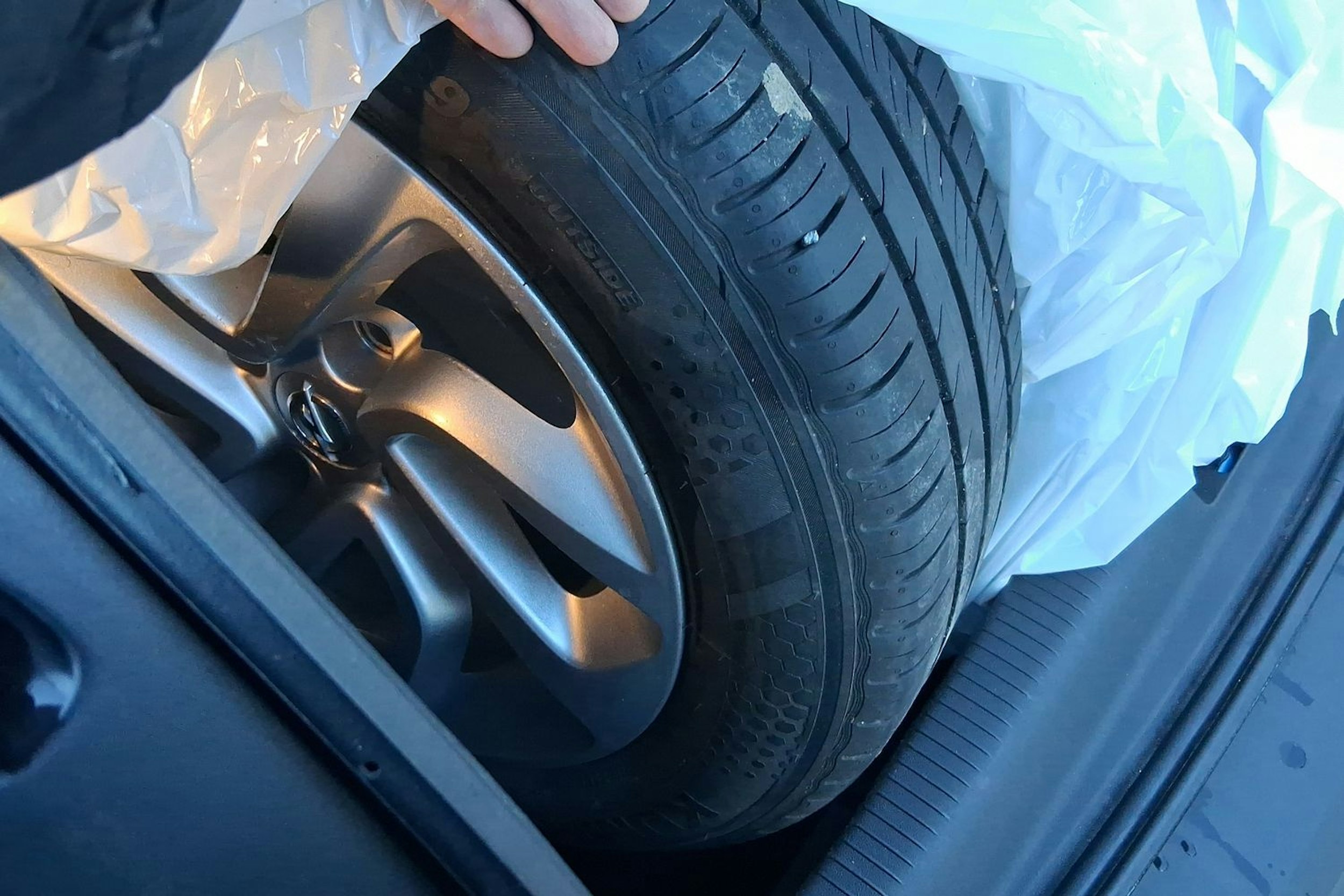 sininen Opel Crossland X 2018 kuva 12.