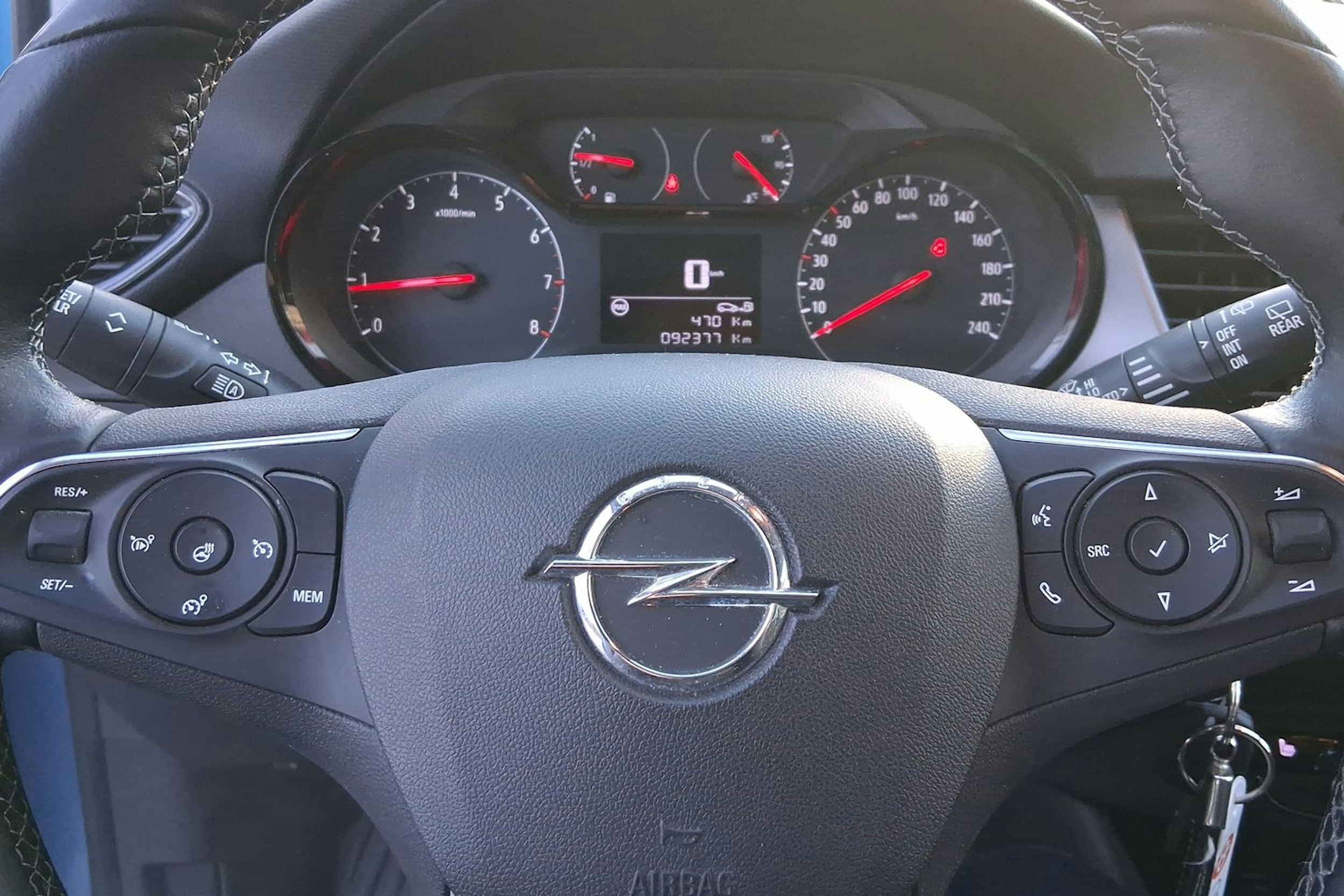 sininen Opel Crossland X 2018 kuva 13.