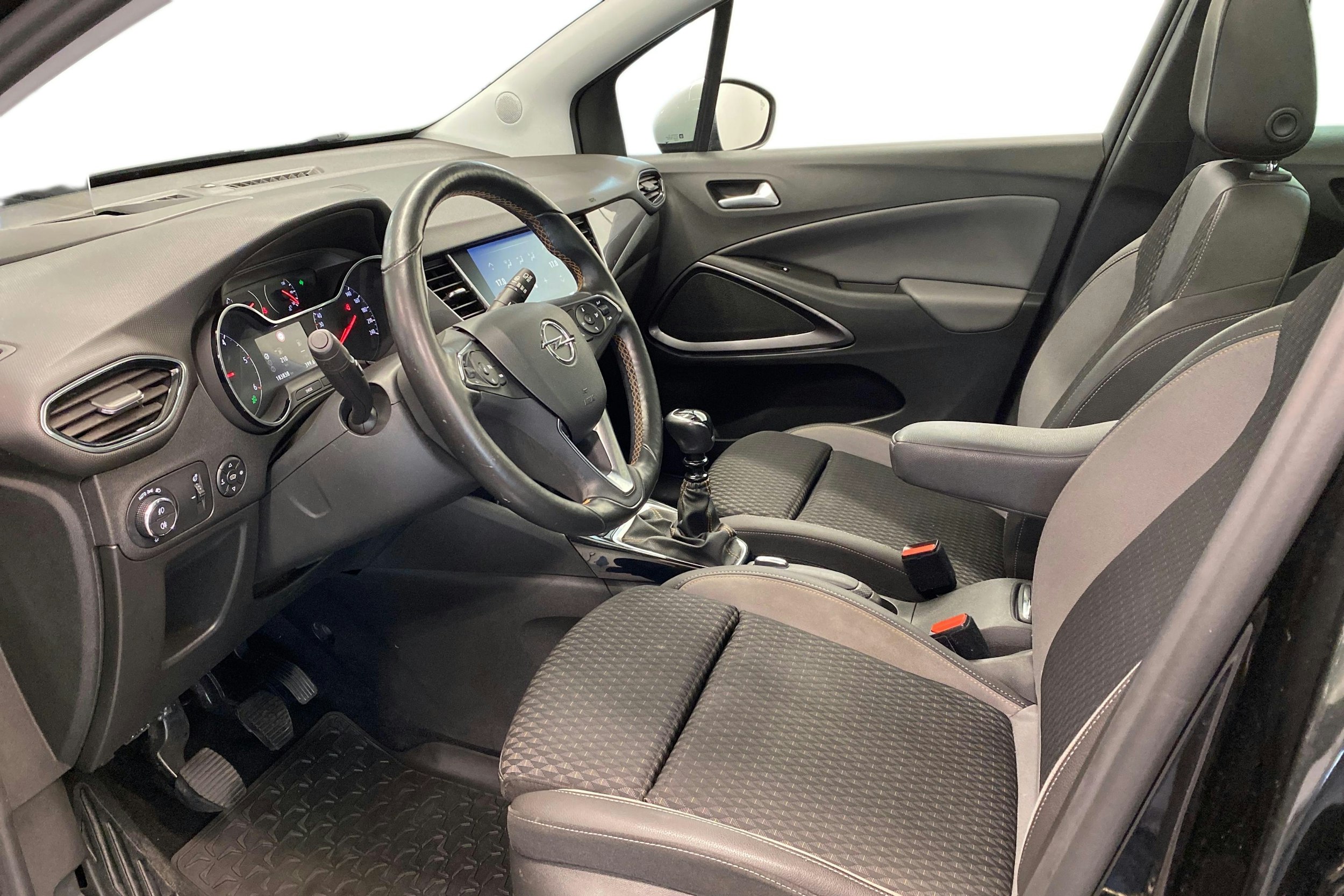 Musta Opel Crossland X 2018 kuva 7.