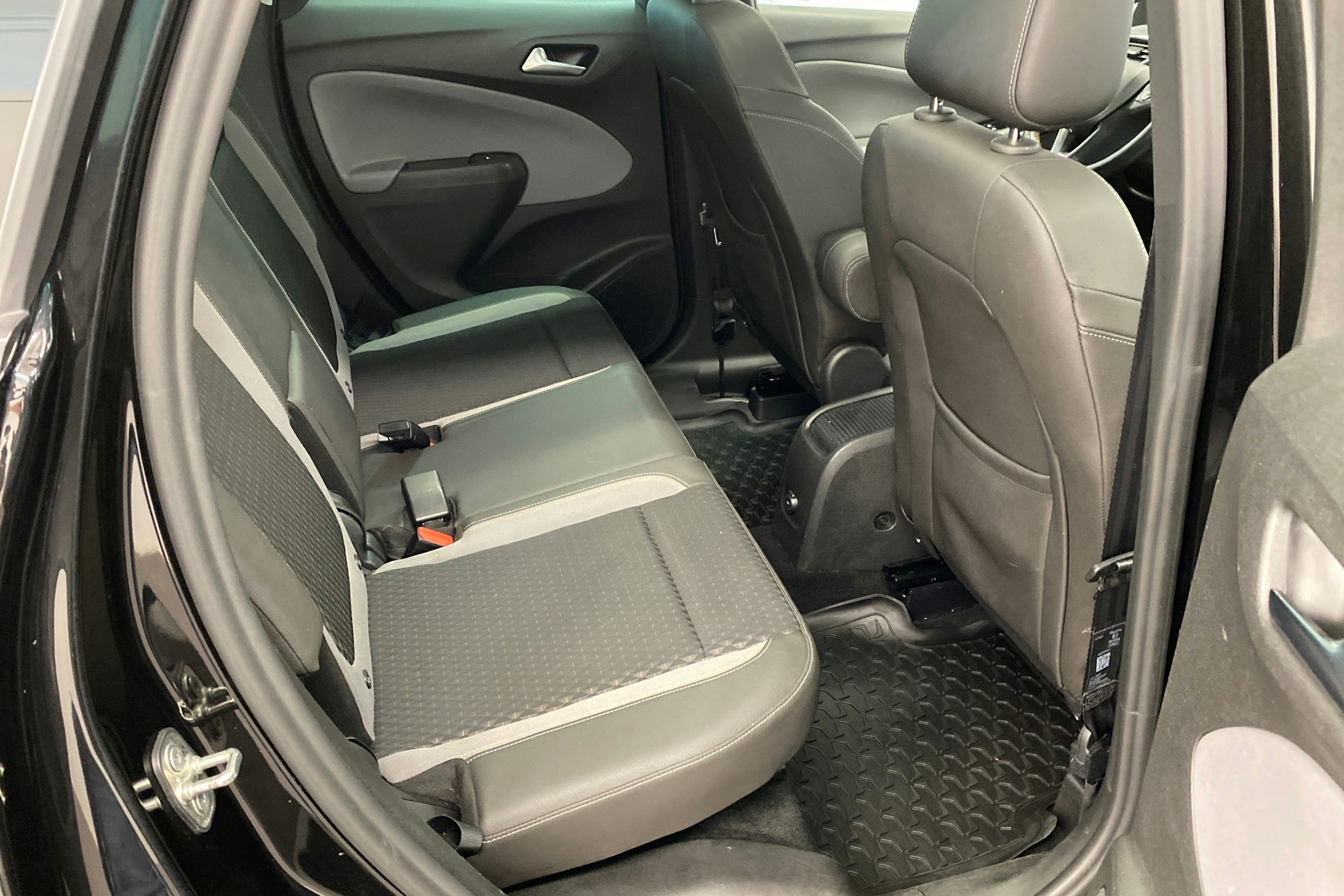 Musta Opel Crossland X 2018 kuva 15.