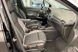Musta Opel Crossland X 2018 kuva 16.