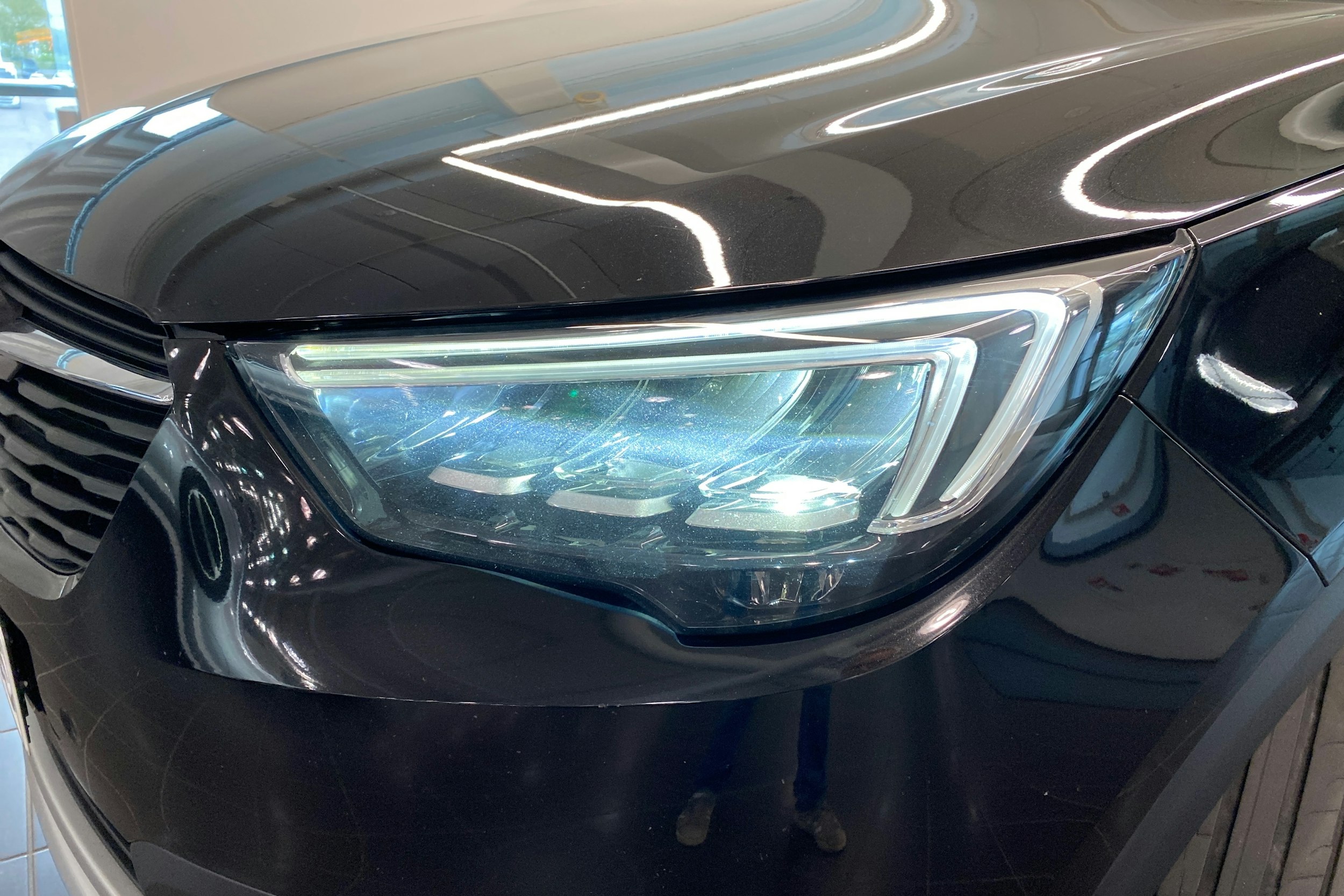Musta Opel Crossland X 2018 kuva 17.